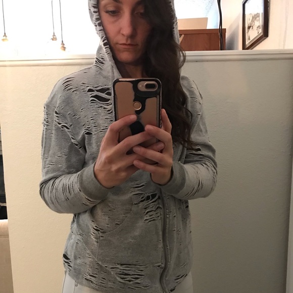 Grey hoodie with cool texture - Picture 2 of 4